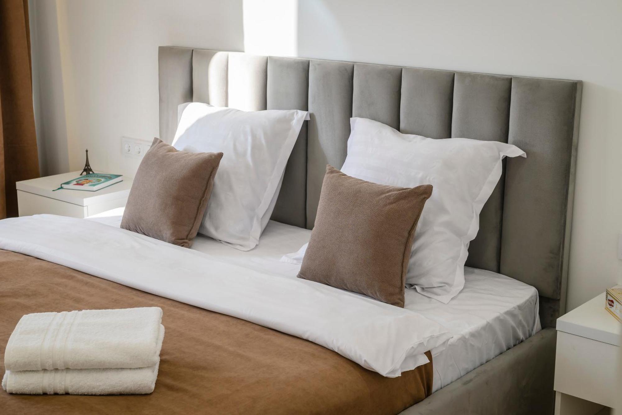 Five Business-Class Rooms In R-House Near Mega Center Almatý Exterior foto