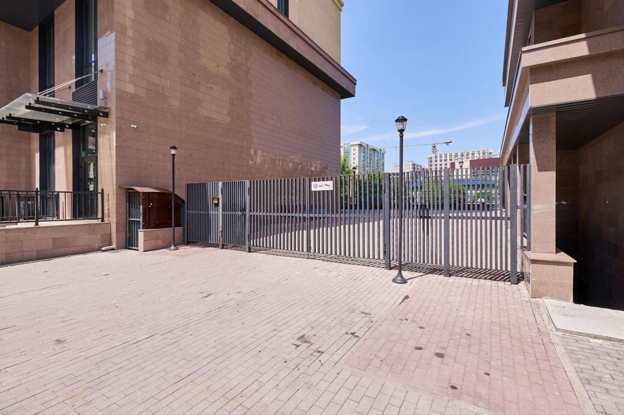 Five Business-Class Rooms In R-House Near Mega Center Almatý Exterior foto